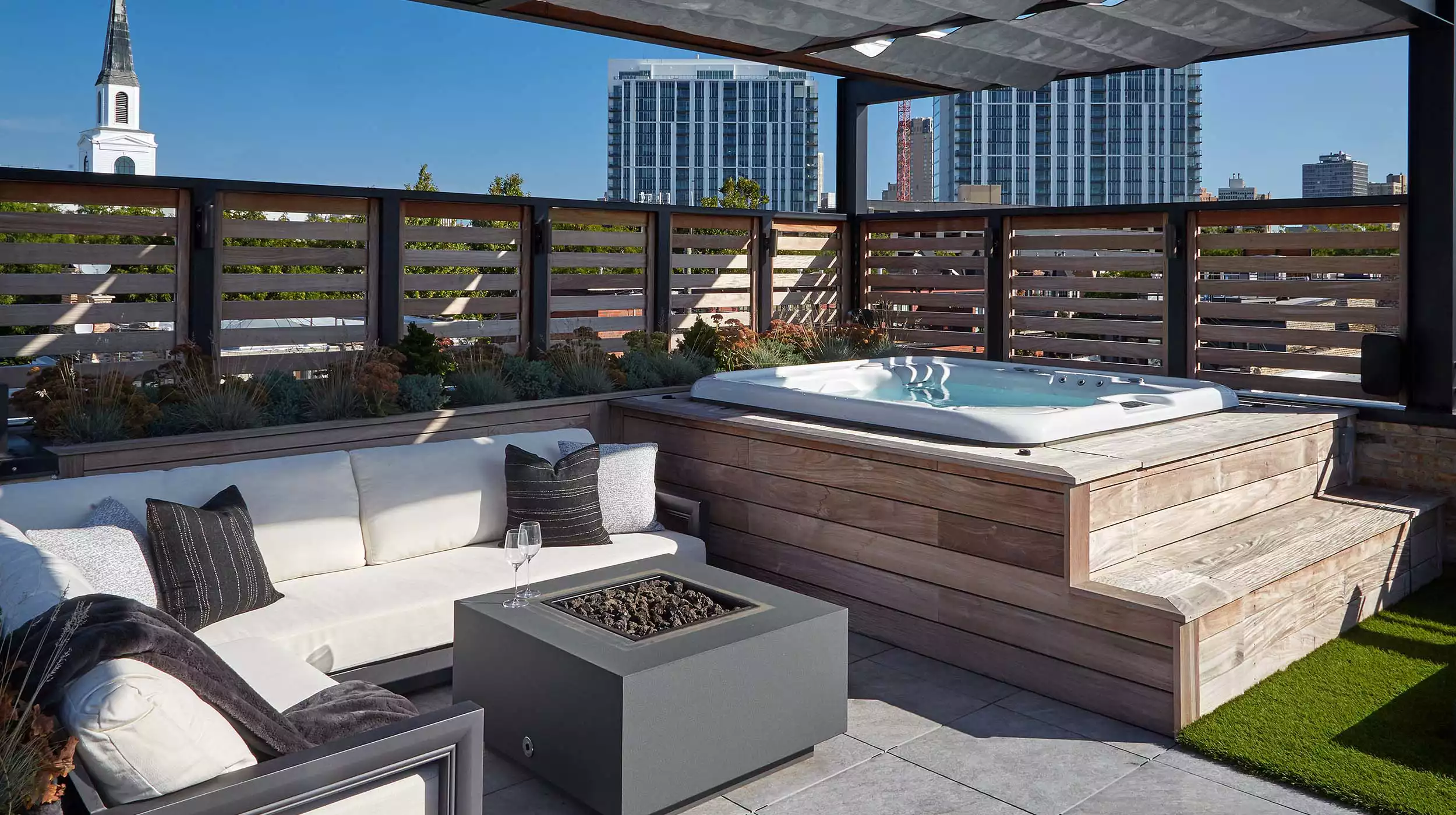 Outdoor Hot Tub - Gallery image 2