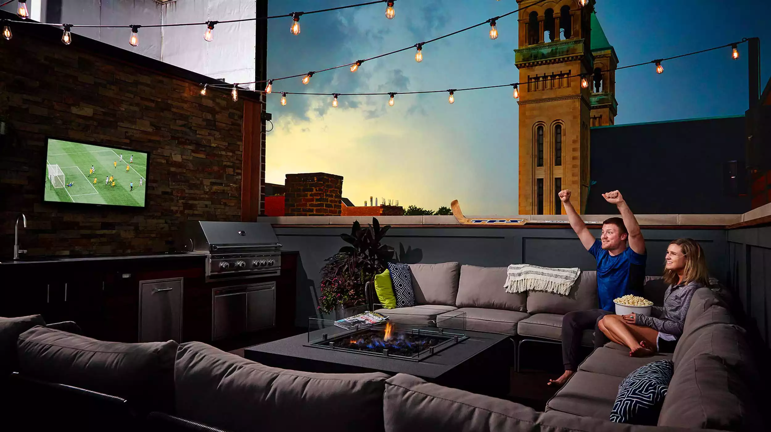 Lively Lincoln Park Rooftop Lounge
